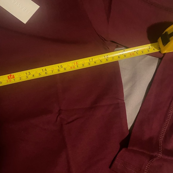 🔥New long sleeve active top in  burgundy. Rounded bottom. More colors in closet - Picture 4 of 8